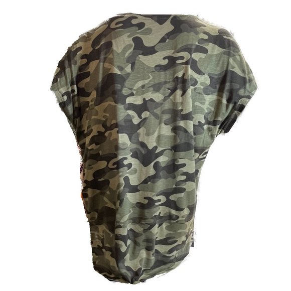 ROCK & REPUBLIC CAMO TSHIRT WITH SKILL IN STUDS NWT SZ M - Picture 2 of 6